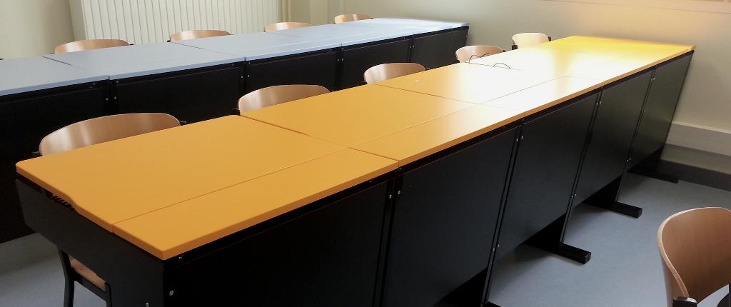 bureau informatique écran rabattable pour salle de classe