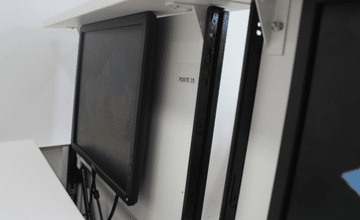 bureaux informatiques escamotables Milena pour salle de classe - pour écran paysage