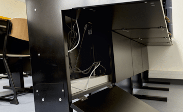bureaux informatiques escamotables Milena pour salle de classe - trappe de maintenance cablage