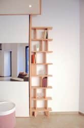 Bibliothèque compacte au design épuré, idéale pour les petits espaces